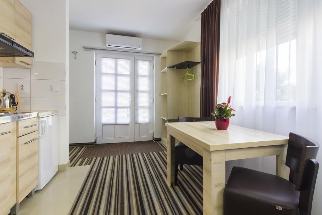 Parkcity Rooms ชิเบนิก ภายนอก รูปภาพ
