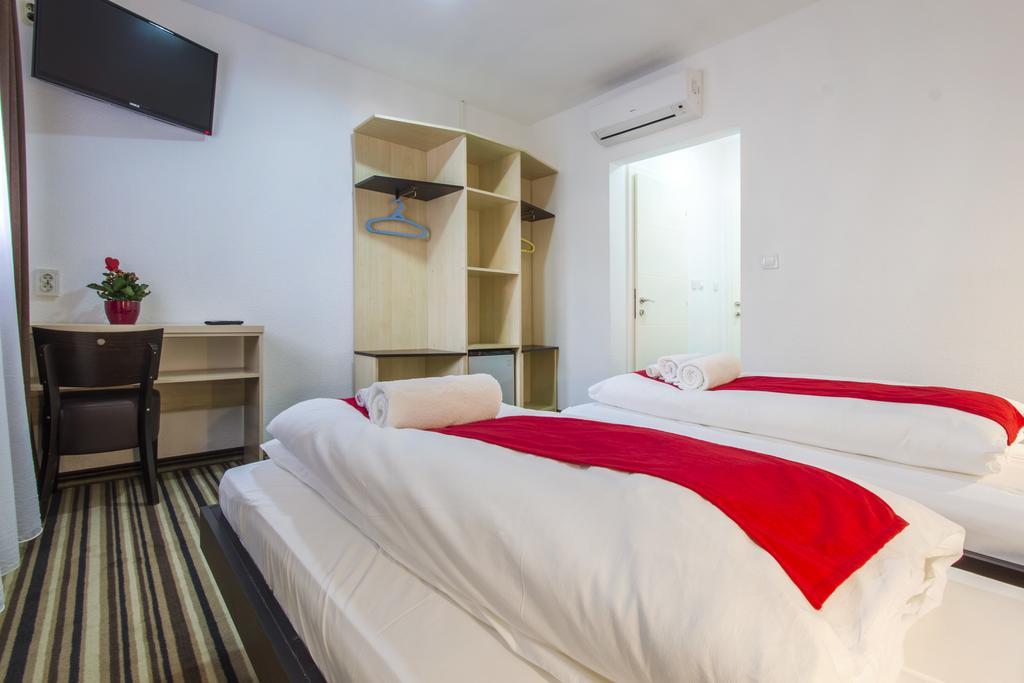 Parkcity Rooms ชิเบนิก ภายนอก รูปภาพ