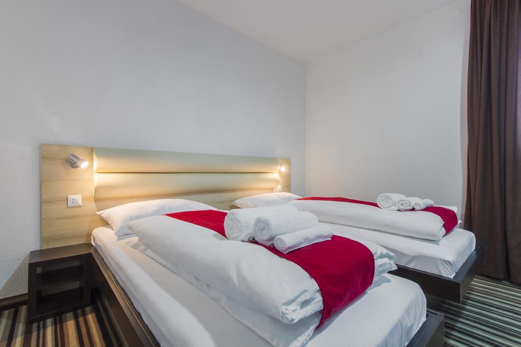 Parkcity Rooms ชิเบนิก ภายนอก รูปภาพ