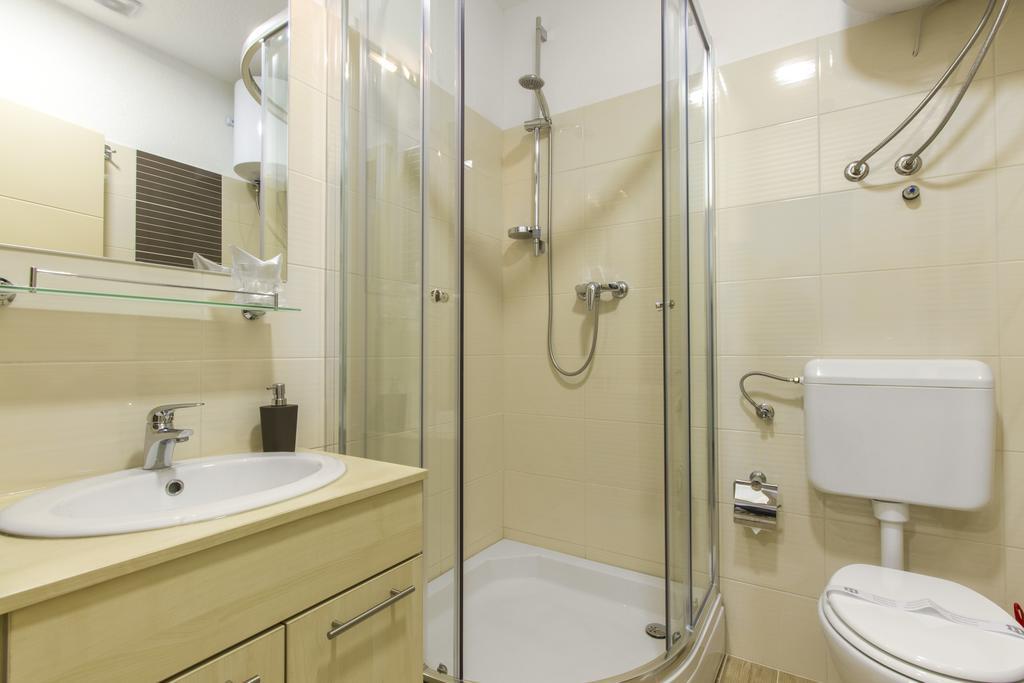 Parkcity Rooms ชิเบนิก ภายนอก รูปภาพ