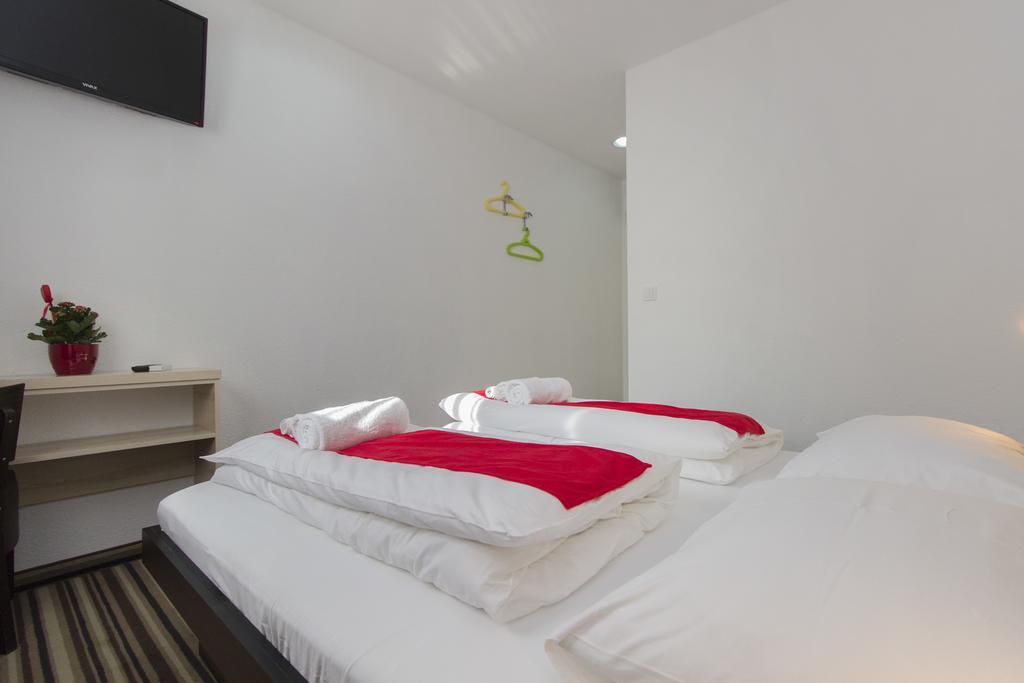 Parkcity Rooms ชิเบนิก ภายนอก รูปภาพ
