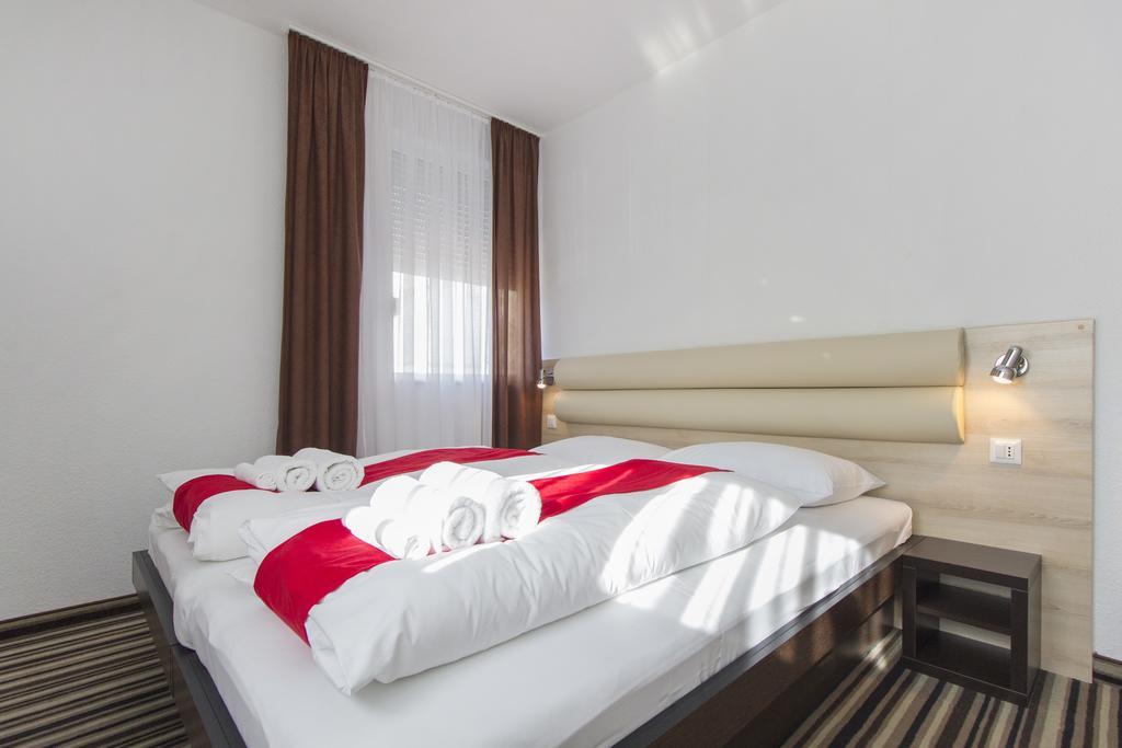 Parkcity Rooms ชิเบนิก ภายนอก รูปภาพ